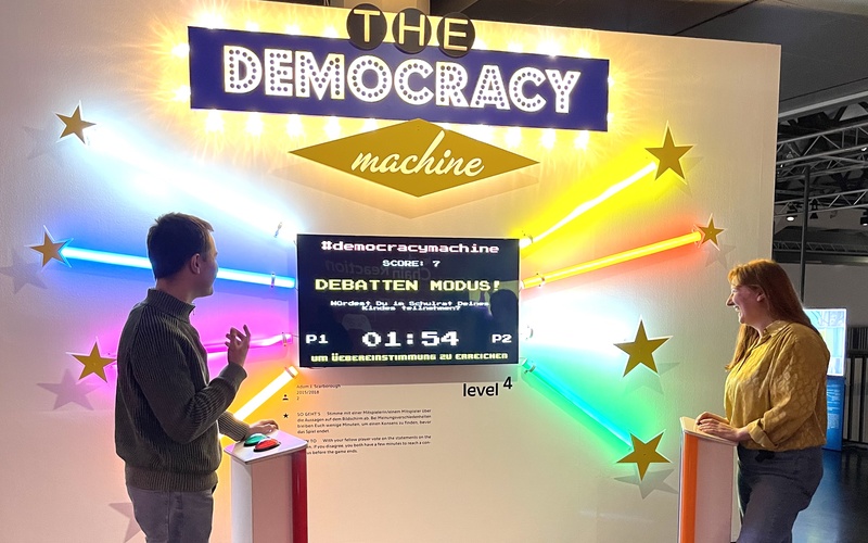 Two visitors in the exhibition »zkm_gameplay. the next level«