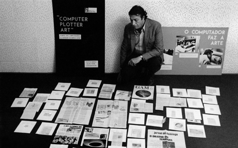 The picture shows a black and white photograph of Waldemar Cordeiro.