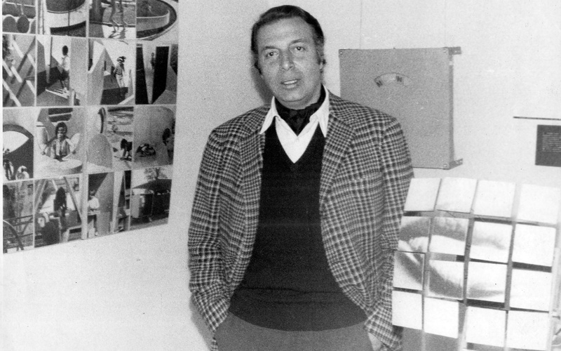 Waldemar Cordeiro in his exhibition at Casa Del Brasile.