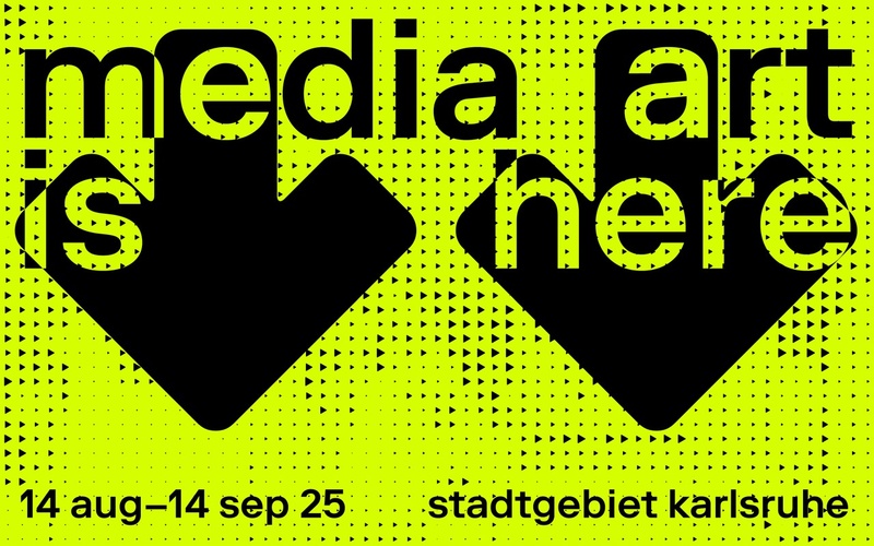 Zu sehen sind zwei Pfeile sowie der Schriftzug "Media art is here".
