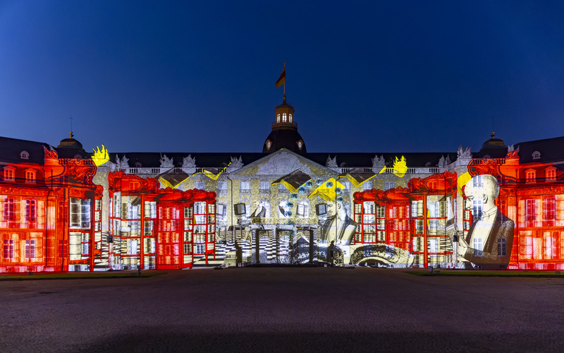 Eine kleinteilige Projektion auf dem Karlsruher Schloss