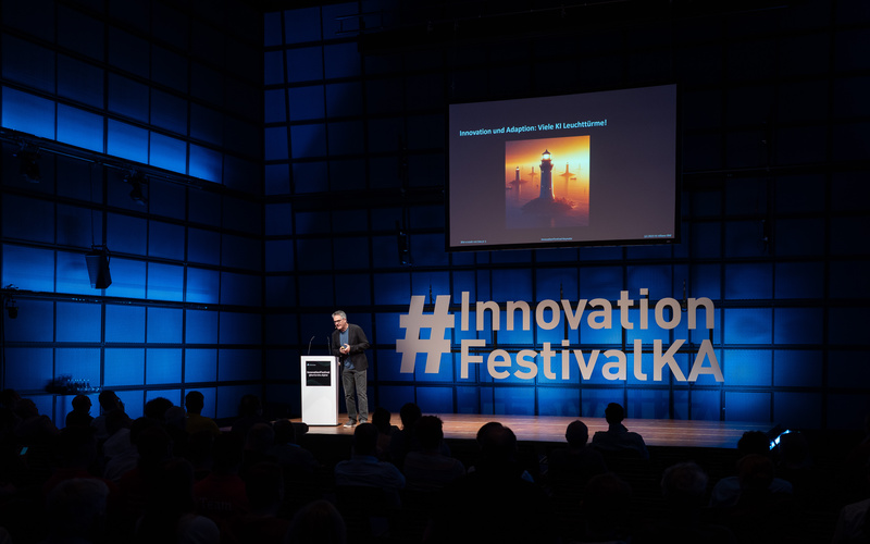 Eine Präsentation im Medientheater des ZKM