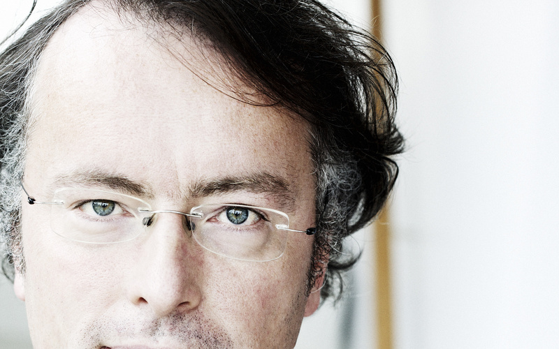 Zu sehen ist das Portraitfoto einer Person. 