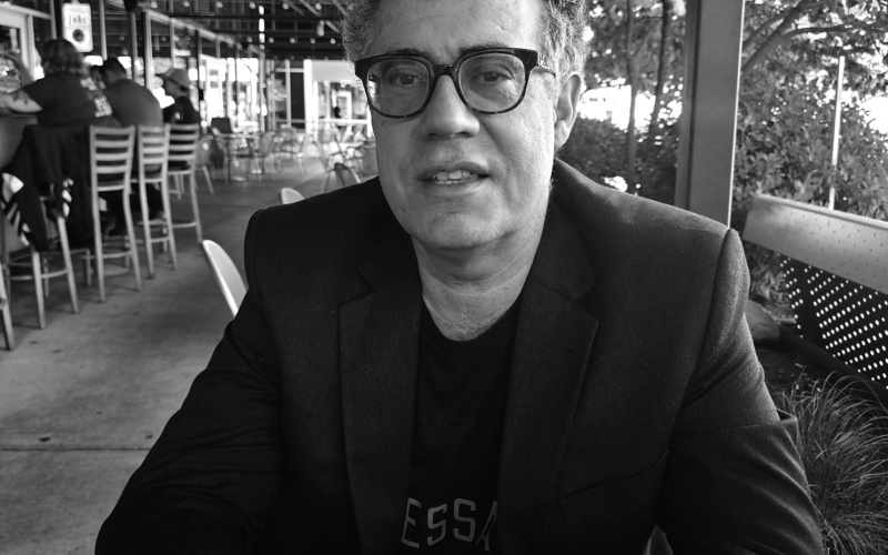 Zu sehen ist ein Portraitfoto von Thomas Haigh.