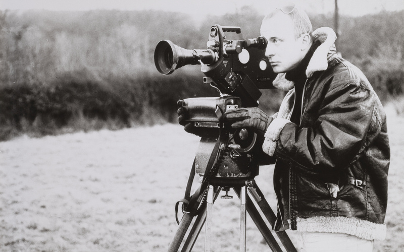 Gerry Schum während der Dreharbeiten zu Richard Longs ›Walking a Straight 10 Mile Line Forward and Back Shooting Every Half Mile‹, Dartmoor, England, 20. Januar 1969