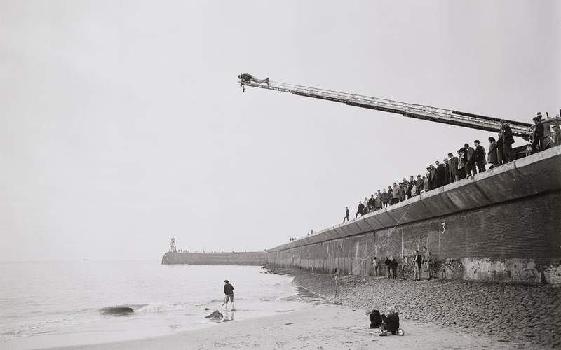 Während der Dreharbeiten zu Barry Flanagans ›A Hole in the Sea‹, Scheveningen, Niederlande, Februar 1969