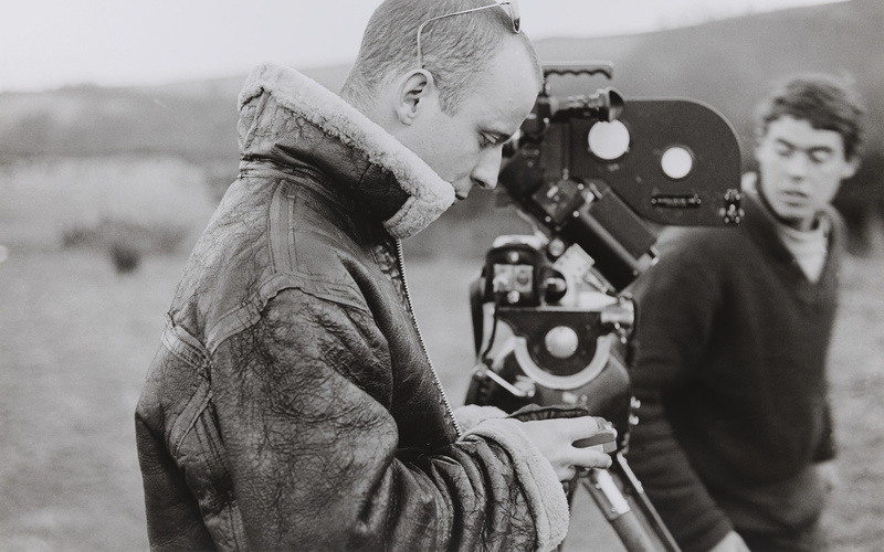 Gerry Schum und Richard Long während der Dreharbeiten zu Richard Longs ›Walking a Straight 10 Mile Line Forward and Back Shooting Every Half Mile‹, Dartmoor, England, 20. Januar 1969