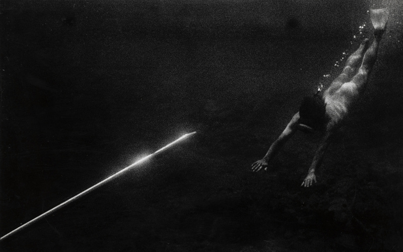 Taucher mit Lichtstab