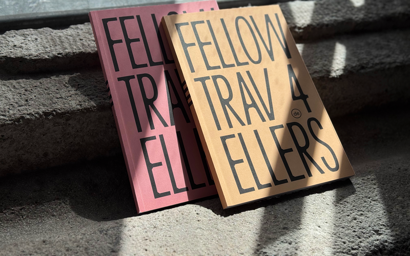 Zu sehen sind die Buchcover der deutschen und englischen Publikationen "Fellow Travellers" Band 4