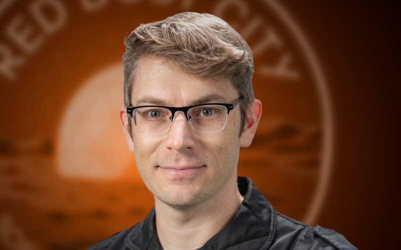 Zu sehen ist ein Portraitfoto von Dan Wilcox. 