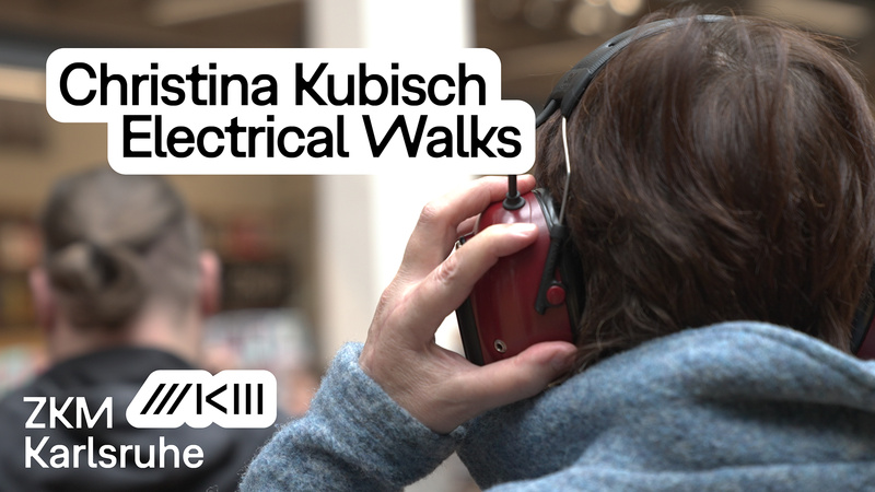 Christina Kubisch Electrical Walk, Menschen mit Kopfhörern lauschen elektromagnetischen Wellen