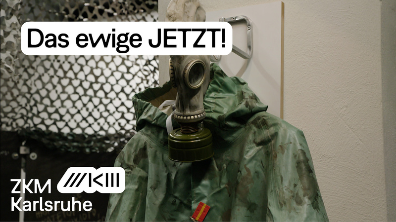 Gasmaske und grüner Schutzanzug