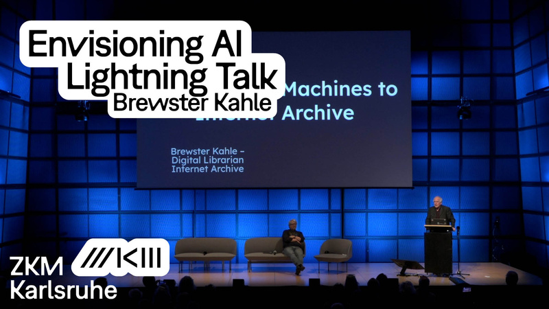 Brewster Kahle steht am Podium