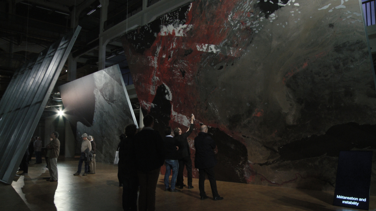 5625_16_zkm_t_vh_pm_museumofoil.00_01_22_11.standbild001.jpg