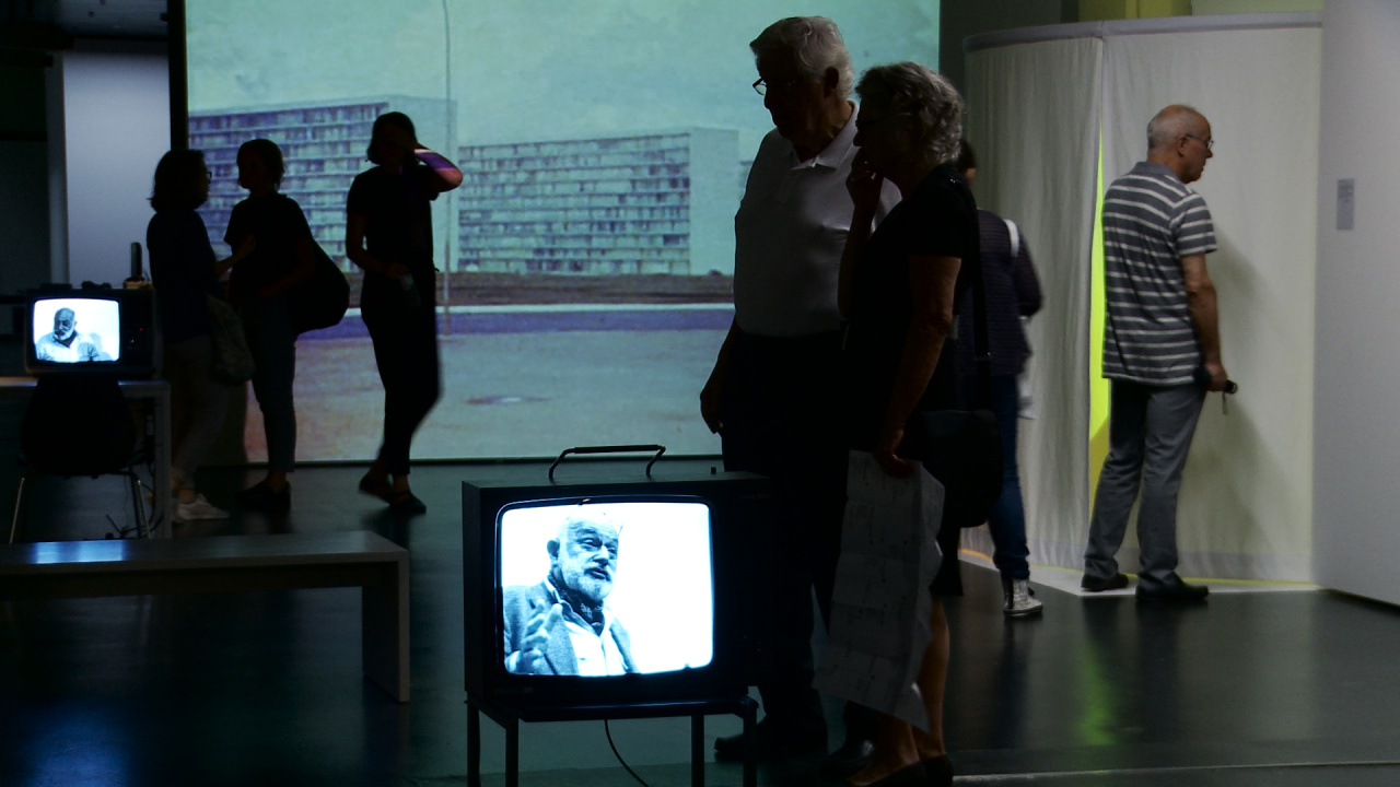 i5458_16_zkm_t_mr_ausstellungsclip_flusser_kurz.00_00_22_22.standbild001.jpg