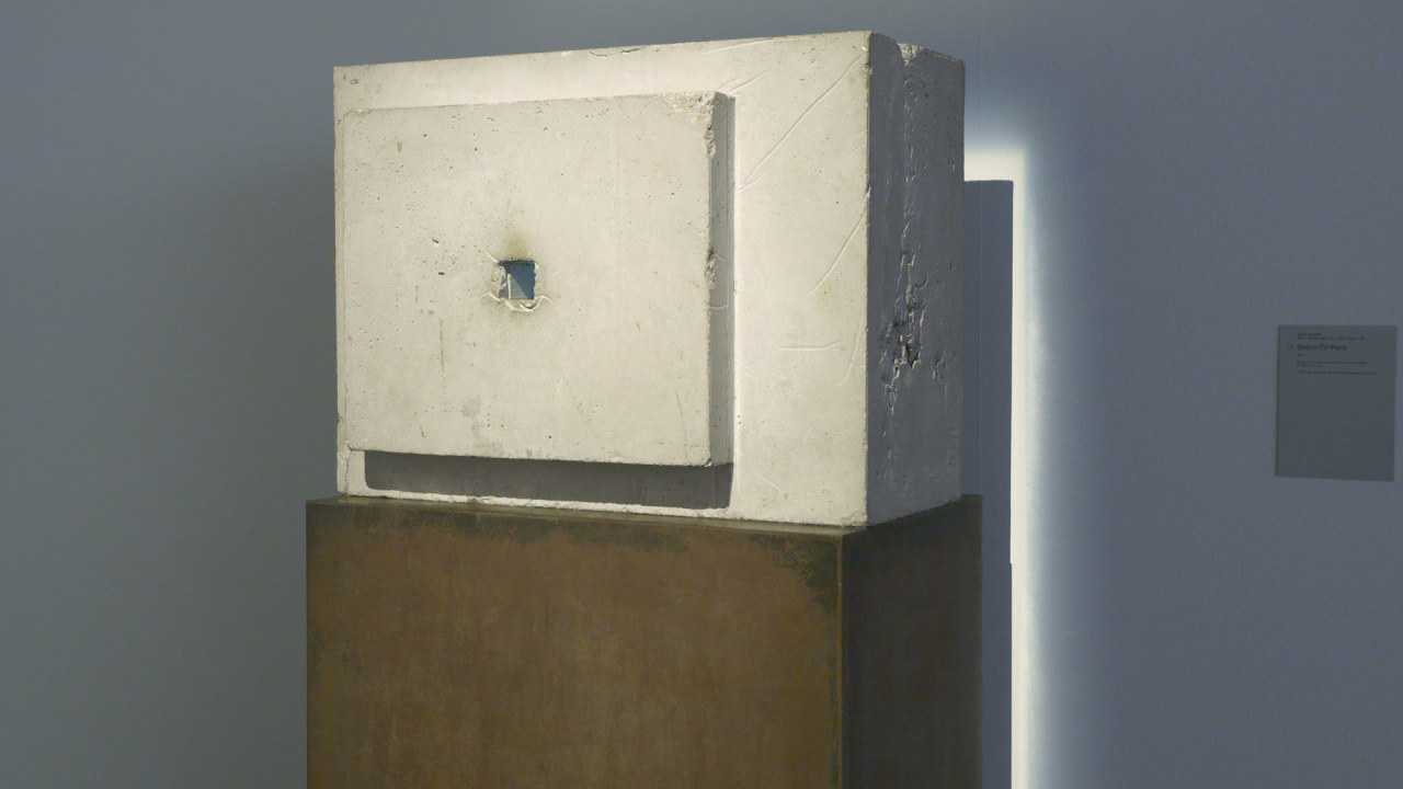 i6380_18_l12_w_gp_xl_25_vostell_betontvparis_thumb.jpg