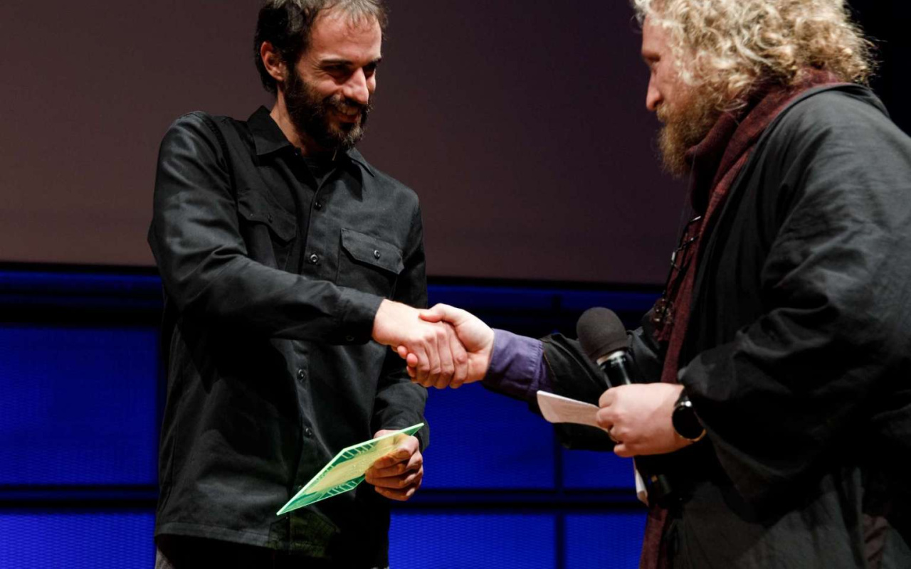 Der elektroakustische Komponist Martino Sarolli (links im Bild) hat 2018 den Giga-Hertz-Sonderpreis im Bereich künstliche Intelligenz verliehen bekommen