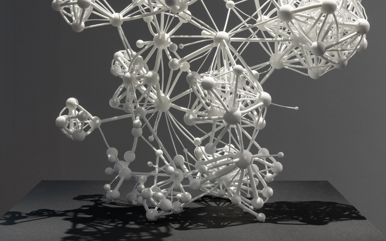 Dreidimensionale Skulptur des Netzwerks »Flavor Network« in weiß