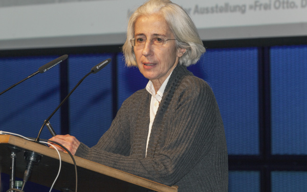 Irene Meissner bei ihrem Vortrag im Rahmen des Frei Otto Symposiums 