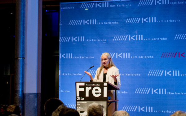 Christiane Riedel bei ihrer Rede zur Eröffnung der Ausstellung »Frei Otto. Denken in Modellen«
