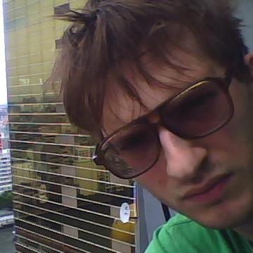 Selfie eines Mannes mit Sonnenbrille