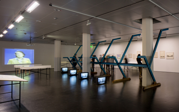 View of the exhibition »Centerbeam. A Performative Sculpture by CAVS« 