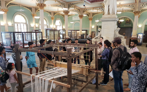 Teilnehmer des »Digital Embroidery« Workshops im Dr. Bhau Daji Lad Museum in Mumbai