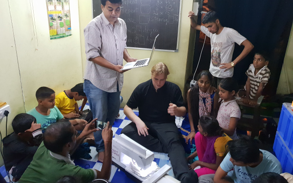 Teilnehmer des »Digital Embroidery« Workshops im Dr. Bhau Daji Lad Museum in Mumbai