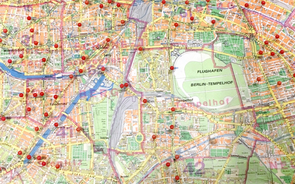 Landkarte von Berlin mit roten Stecknadeln