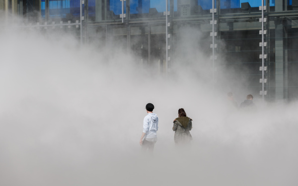Zu sehen ist die Nebelskulpturarbeit von der Künstlerin Fujiko Nakaya