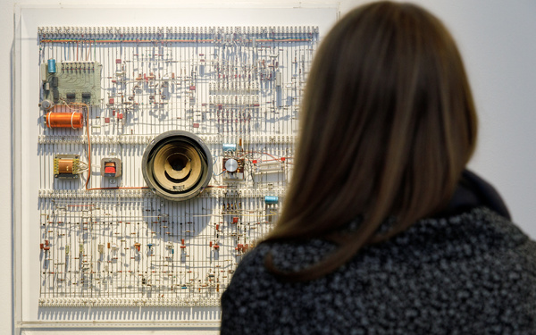 Blick in die Ausstellung »Kunst in Bewegung. 100 Meisterwerke mit und durch Medien«
