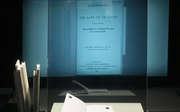 Bernd Lintermann, Nikolaus Völzow, Peter Weibel, »Bibliotheca Digitalis: Three Phases of Digitalization«