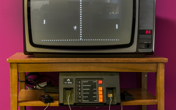 CRT TV with the game tennis and a connected Bildschirmspiel01 console