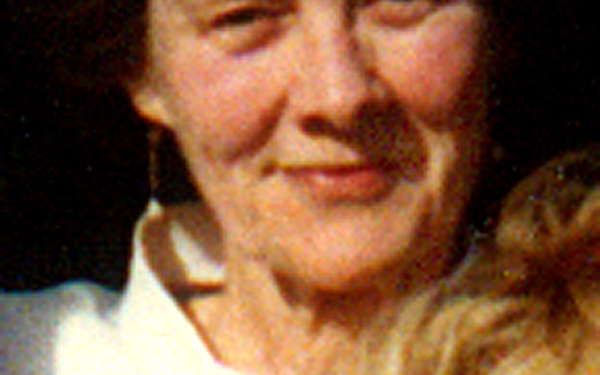 Das Foto zeigt ein Portrait der »Beatfrau« Helene Dorn.