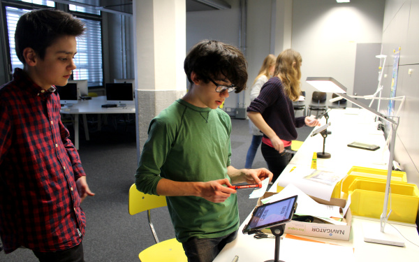 Zu sehen sind Schüler vor iPads im Rahmen der Veranstaltung »Art im Puls«.