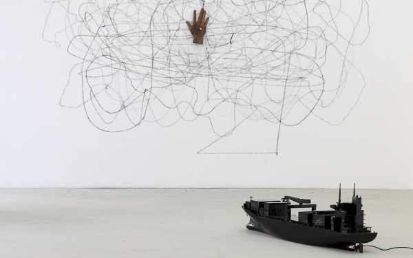Installation with a boat and hand