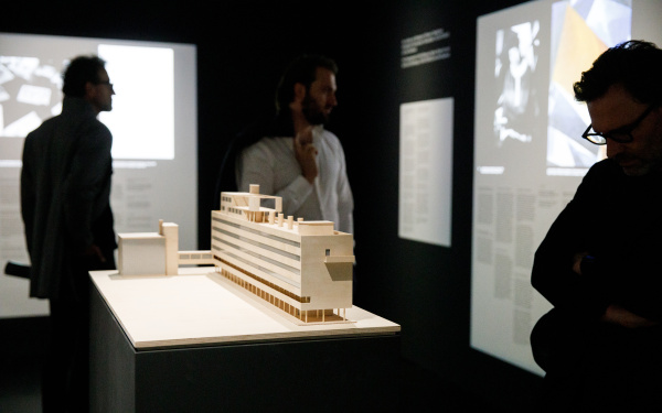 Das Foto zeigt ein Model der Architektur des Bauhaus.
