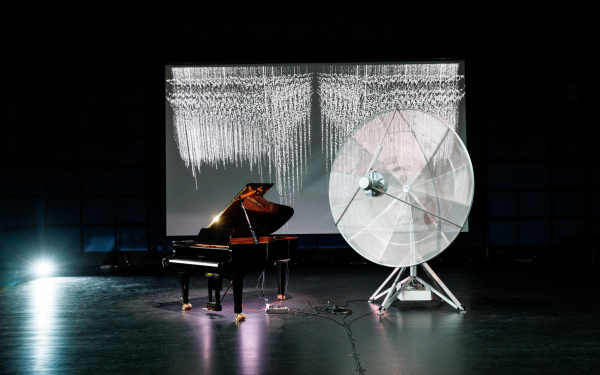 piano and radio telescope