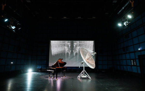 piano and radio telescope