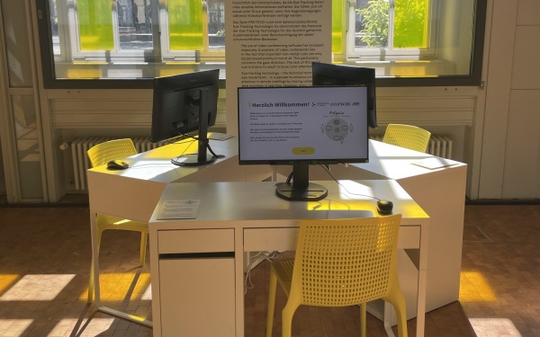 Blick in die Ausstellung »Sehen Sie uns? Digiloglounge N°2»