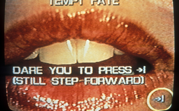 Red lips and white  text saying »Dare you to press. Still step forward«