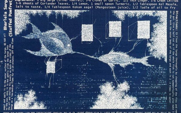 Eine blaue Cyanotypie (Druck) von Fischen.