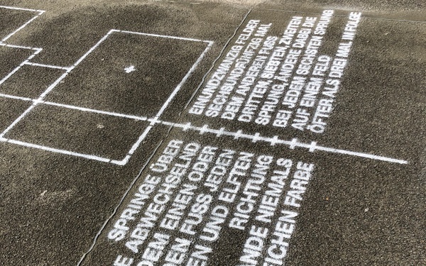 William Forsythe am ZKM Vorplatz und Außenbereich.