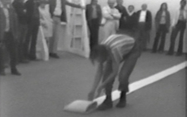 Karl Oskar Blase, »Audiovisuelle Dokumentation«, documenta 5, 1972: Franz Erhard Walther, Demonstration des »1. Werksatzes«