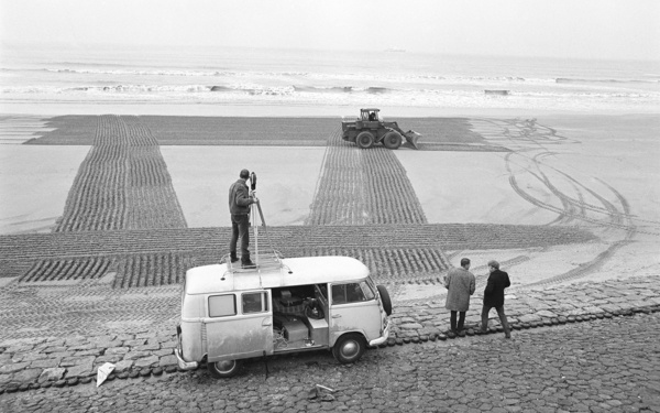 Ursula Wevers, »Bei den Dreharbeiten zu Jan ›12 Hours Tide Object with Correction of‹«