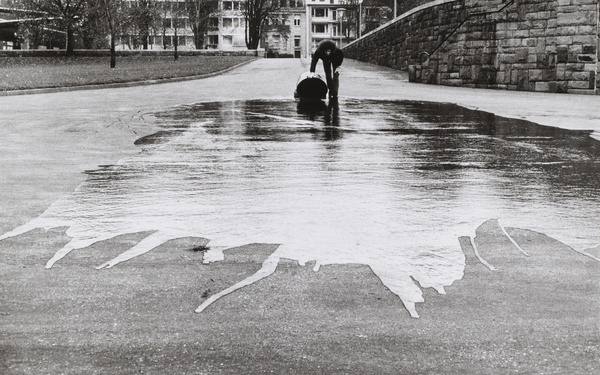 Während der Dreharbeiten zu Klaus Rinkes Beitrag für ›IDENTIFICATIONS‹ (II. Fernsehausstellung der Fernsehgalerie Gerry Schum
