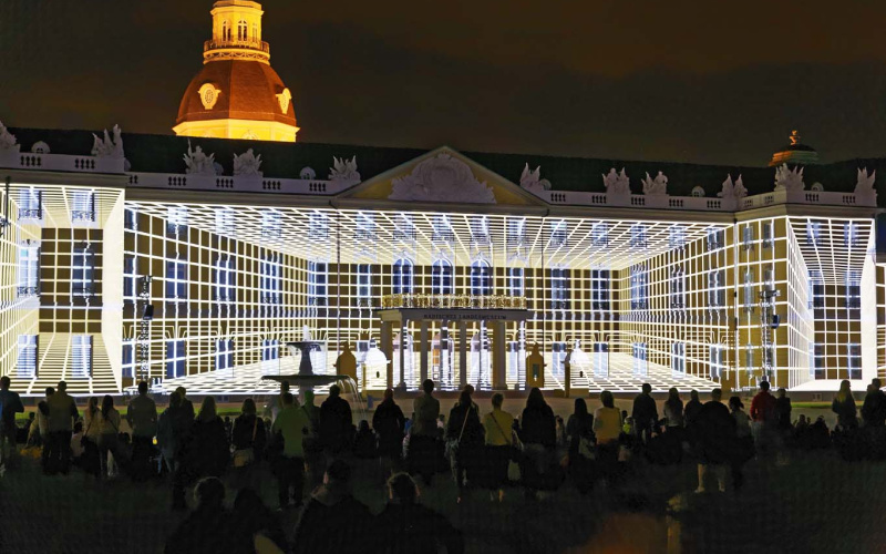A grid is projected on the Karlsruhe palace