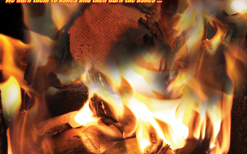 Ein Buch steht in Flammen