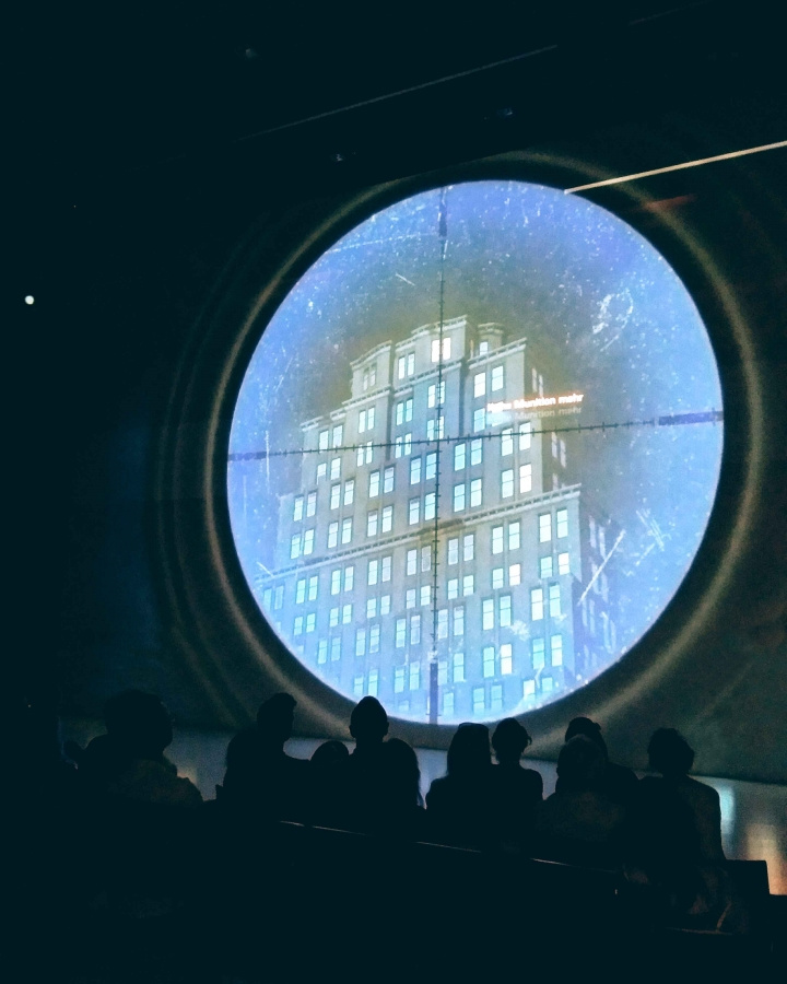 Projection of a sight aimed at a building 