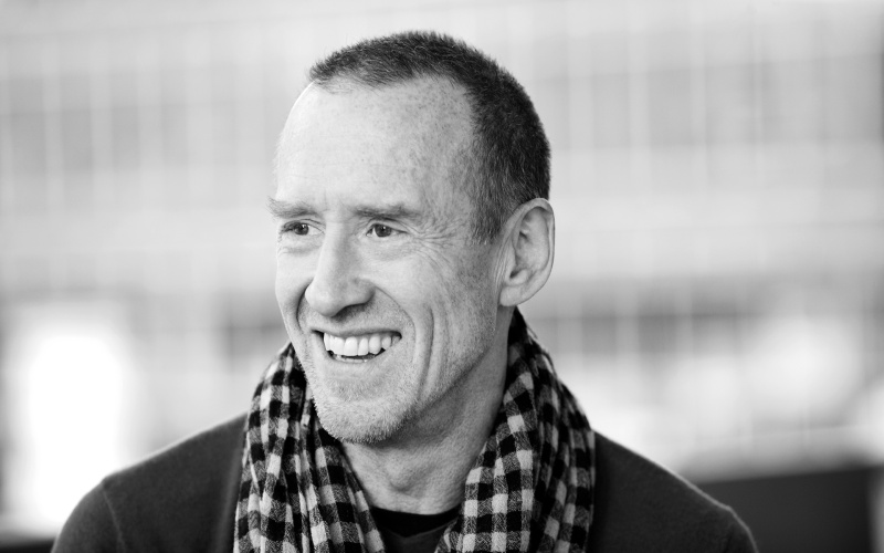 Schwarzweiß-Porträt von William Forsythe